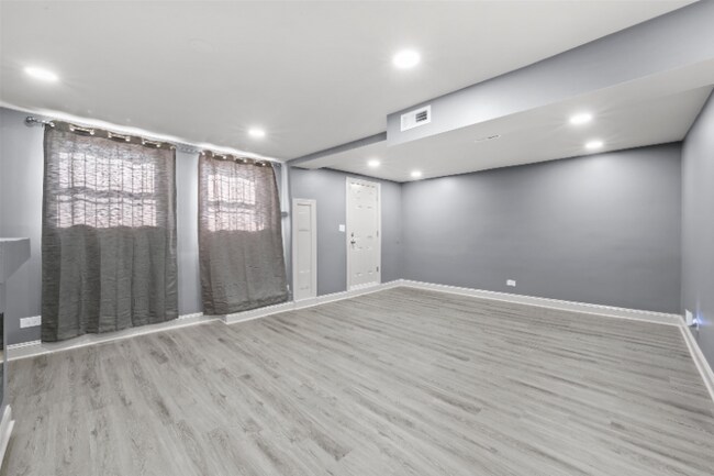 4829 S St Lawrence Ave in Chicago, IL - Building Photo - Building Photo