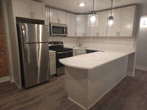 1212 N La Salle Dr, Unit 2 in Chicago, IL - Building Photo - Building Photo
