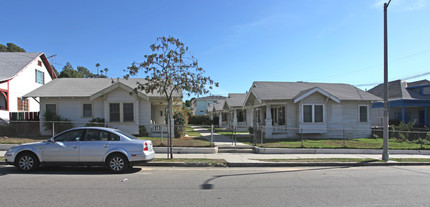 2424-2428 Eastlake Ave in Los Angeles, CA - Foto de edificio - Building Photo