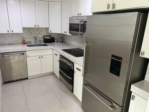 1342 Drexel Ave in Miami Beach, FL - Building Photo - Building Photo