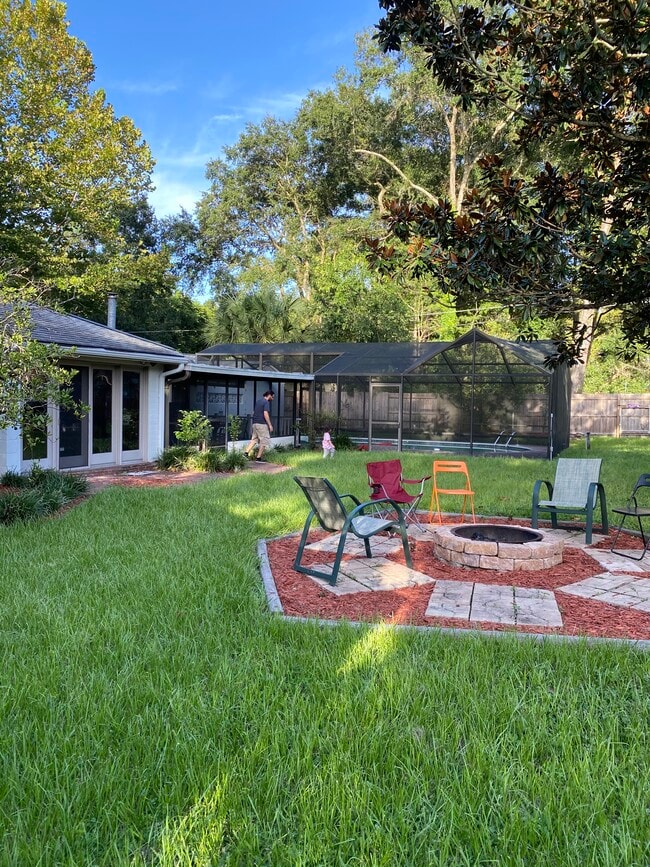 2031 NW 8th Pl in Gainesville, FL - Building Photo - Building Photo