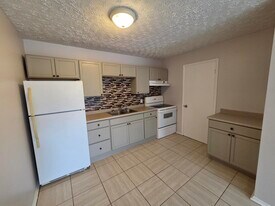 8 Scott Ave in Rothesay, NB - Building Photo
