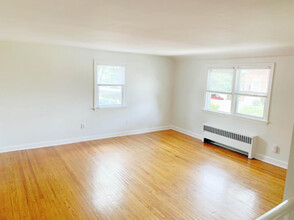 8 Trent Rd, Unit 2 in Wynnewood, PA - Building Photo - Building Photo
