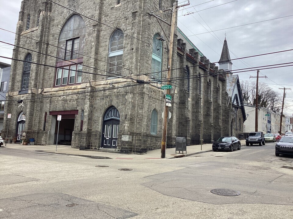 3849 Terrace St in Philadelphia, PA - Building Photo