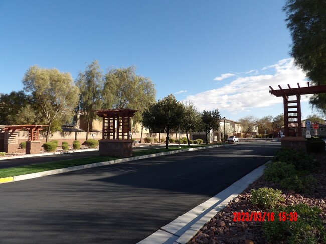 10145 Watchtide Ct in Las Vegas, NV - Building Photo - Building Photo