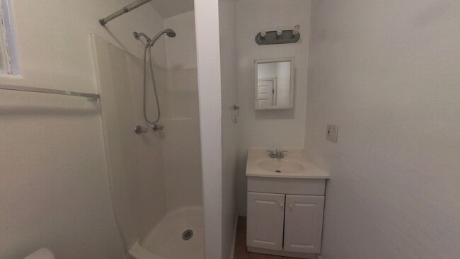 17846 Tribune St in Granada Hills, CA - Foto de edificio - Building Photo