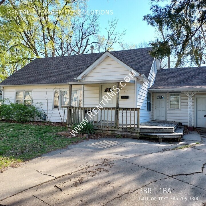 2020 SW Washburn Ave in Topeka, KS - Building Photo