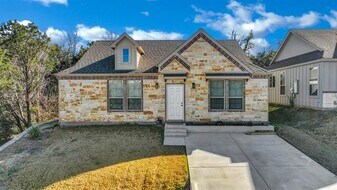 2211 Cactus Alley in Granbury, TX - Building Photo