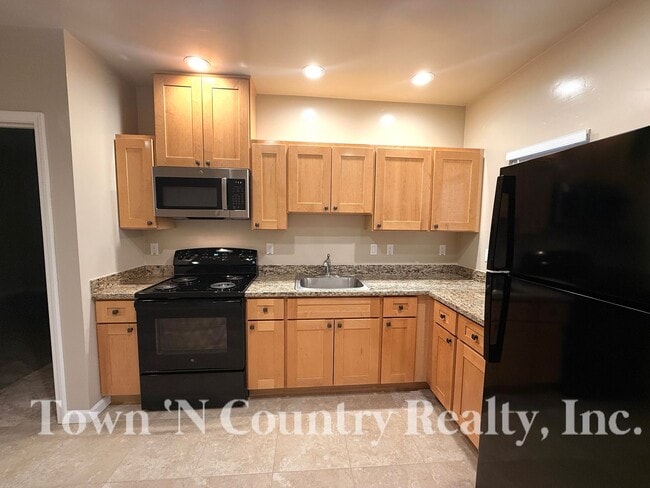 613 Archer St in Salinas, CA - Foto de edificio - Building Photo