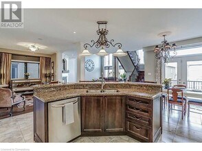 20 Chambers Dr in Hamilton, ON - Building Photo - Building Photo