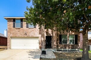 631 Silvertop Rd in Arlington, TX - Building Photo