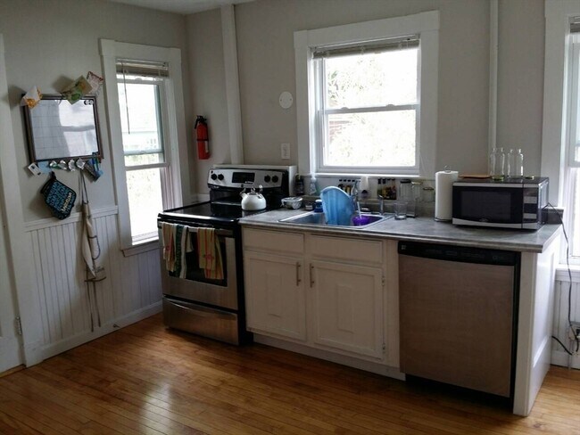 14 Beach St-Unit -1 in Quincy, MA - Building Photo - Building Photo