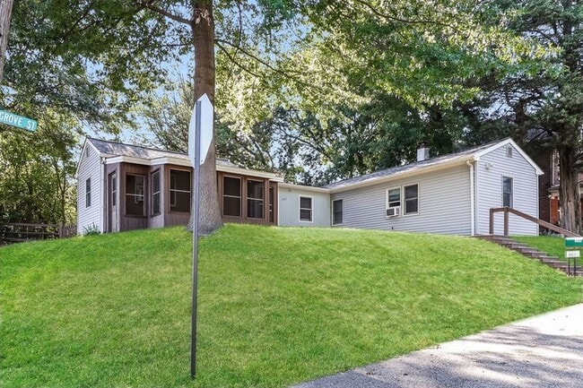 245 Grove St in Morrisville, PA - Building Photo - Building Photo