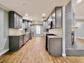 7710 Colony Dr in Houston, TX - Foto de edificio - Building Photo