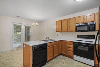 51 Stafford Ct in Fletcher, NC - Foto de edificio - Building Photo