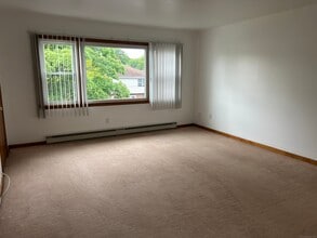 6 Ridge Pl in Greenwich, CT - Building Photo - Building Photo