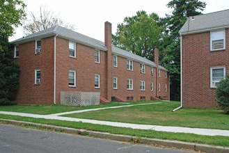 Kenwood Gardens in Woodbury, NJ - Building Photo - Building Photo