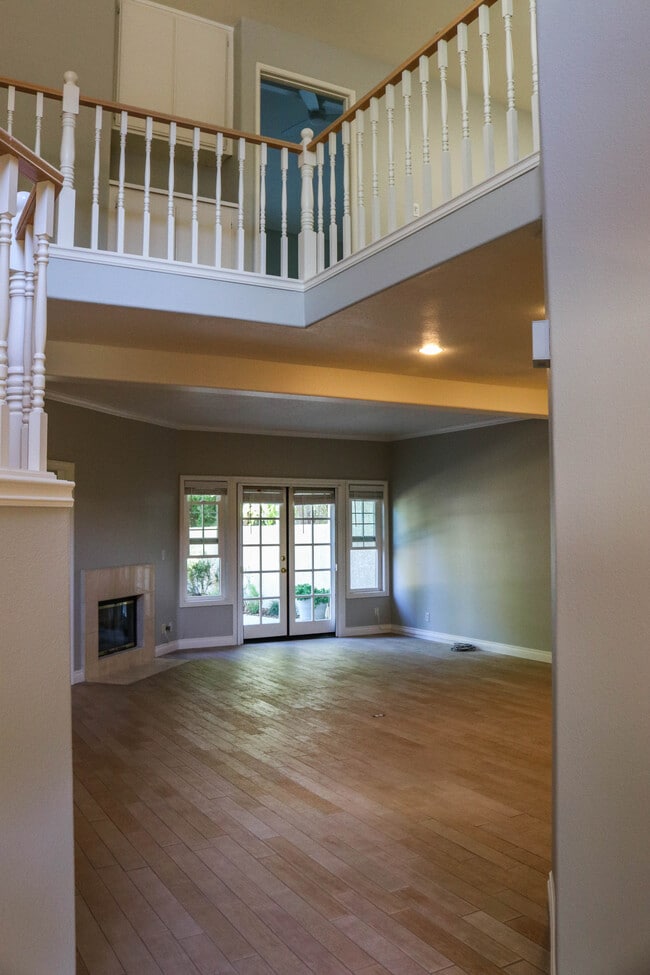 1032 Cherry Creek Cir in Westlake Village, CA - Building Photo - Building Photo