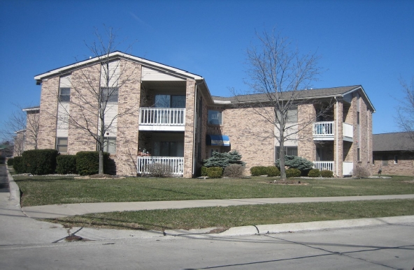 Central Court in Garden City, MI - Building Photo - Building Photo