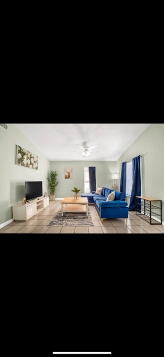 8501 Rainbow Ave in Orlando, FL - Building Photo