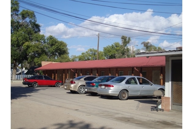 Western Motel and Apartments in Rocky Ford, CO - Foto de edificio - Building Photo