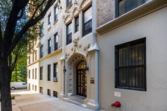 290 Riverside Dr in New York, NY - Foto de edificio - Building Photo