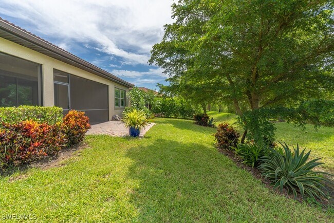 16374 Barclay Ct in Naples, FL - Building Photo - Building Photo