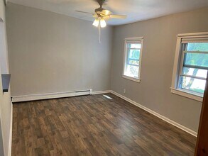 171 Center Ave, Unit Unit 1 in Middleboro, MA - Foto de edificio - Building Photo