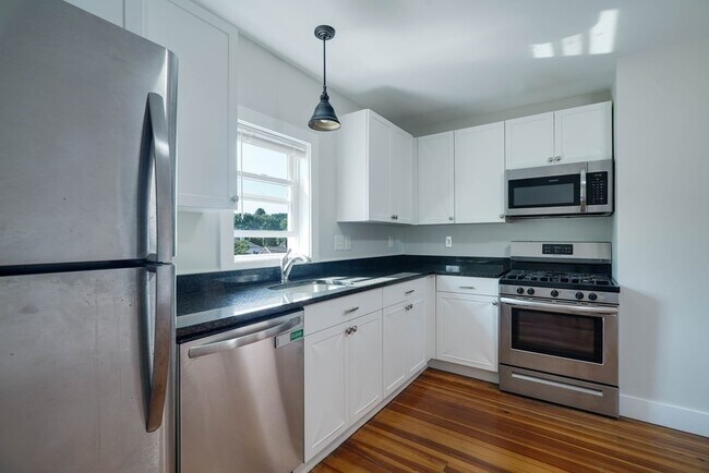 321 Jefferson Ave in Salem, MA - Building Photo - Building Photo
