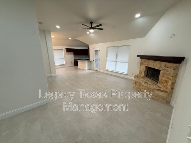 3802 Juniper Ct in Granbury, TX - Building Photo - Building Photo