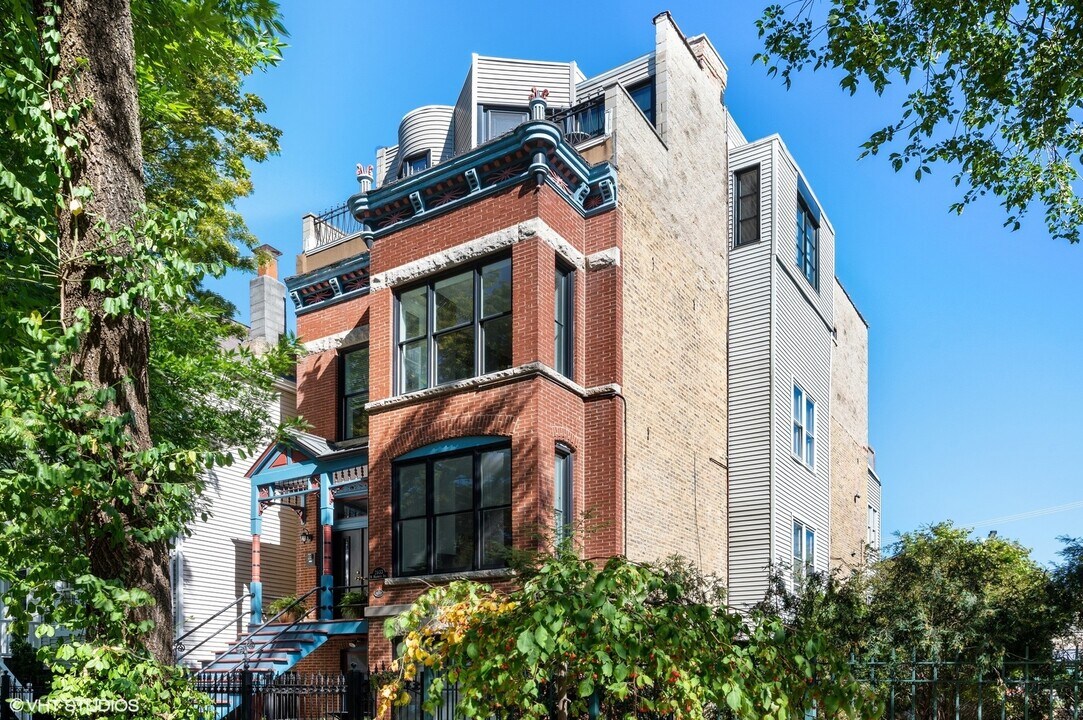 2633 N Magnolia Ave in Chicago, IL - Building Photo