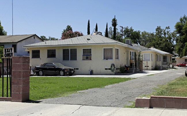 7008-7024 Perris Hill Rd in San Bernardino, CA - Foto de edificio - Building Photo