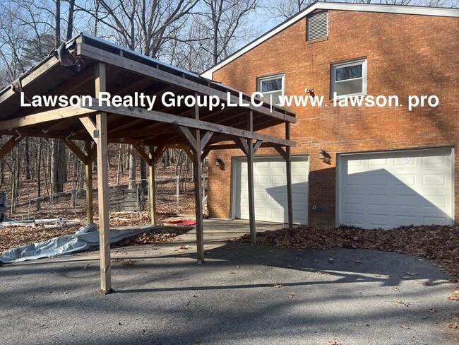 991 Blue Ridge Dr in Blue Ridge, VA - Building Photo - Building Photo