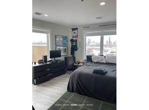 206 Old Colony Ave, Unit 303 in Boston, MA - Foto de edificio - Building Photo