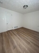 634 W 14th Ave in Hutchinson, KS - Building Photo - Building Photo
