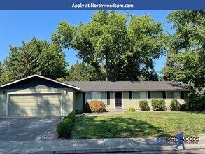 1293 Ruskin Dr in Medford, OR - Building Photo - Building Photo