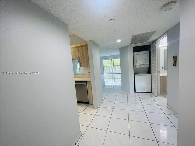 571 SW 141st Ave in Pembroke Pines, FL - Building Photo - Building Photo
