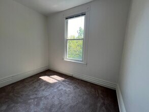 4707 Maripoe St, Unit 2 in Pittsburgh, PA - Foto de edificio - Building Photo