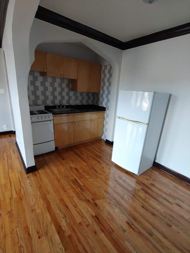 846 W Montrose Ave in Chicago, IL - Building Photo - Building Photo