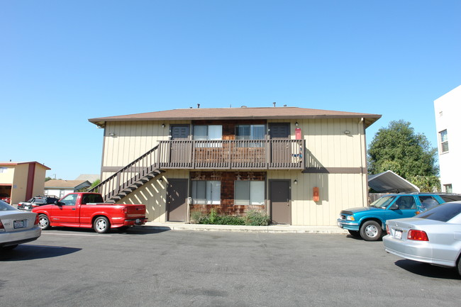 134 Clay St in Salinas, CA - Foto de edificio - Building Photo