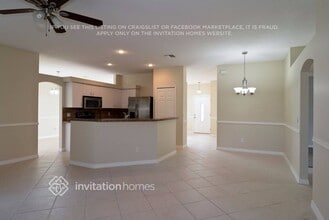 1385 SE Proctor Ln in Port St. Lucie, FL - Foto de edificio - Building Photo