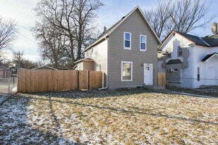817 W 12th St in Sioux Falls, SD - Building Photo