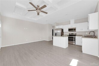 15 S Dahlia St in Pharr, TX - Building Photo - Building Photo