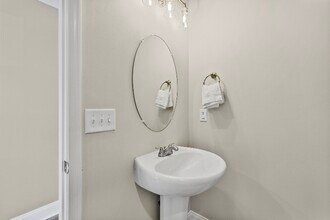 1000 Henry Pl Blvd in Clarksville, TN - Foto de edificio - Building Photo