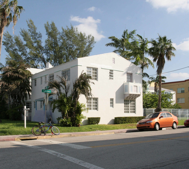 541 13th St in Miami Beach, FL - Foto de edificio - Building Photo