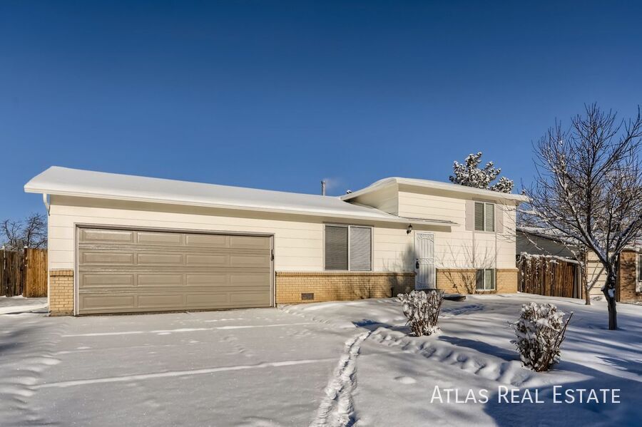 14935 E Columbia Dr in Aurora, CO - Building Photo