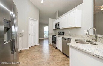 871 Degroodt Rd SW in Palm Bay, FL - Building Photo - Building Photo