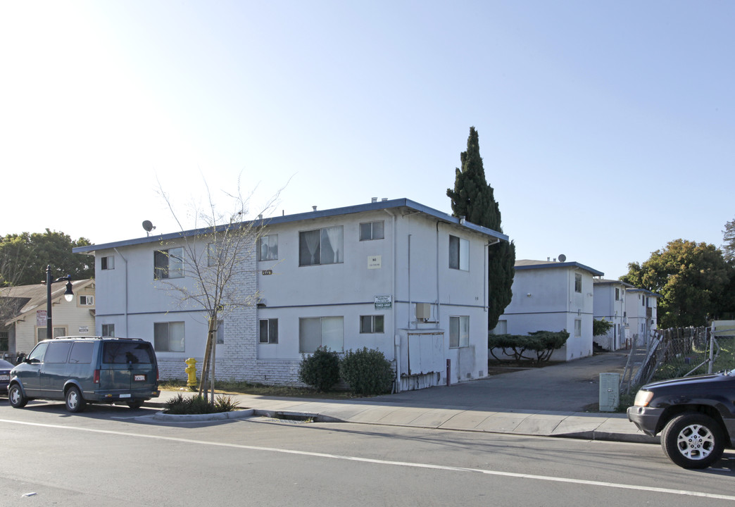 1640 Bay Rd in East Palo Alto, CA - Building Photo