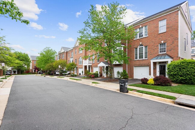 4287 Park Green Ct in Fairfax, VA - Foto de edificio - Building Photo