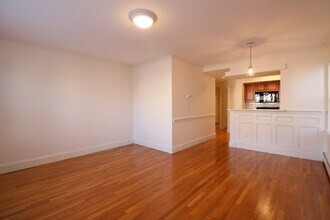 30 Upland Rd, Unit 9 in Cambridge, MA - Building Photo - Building Photo